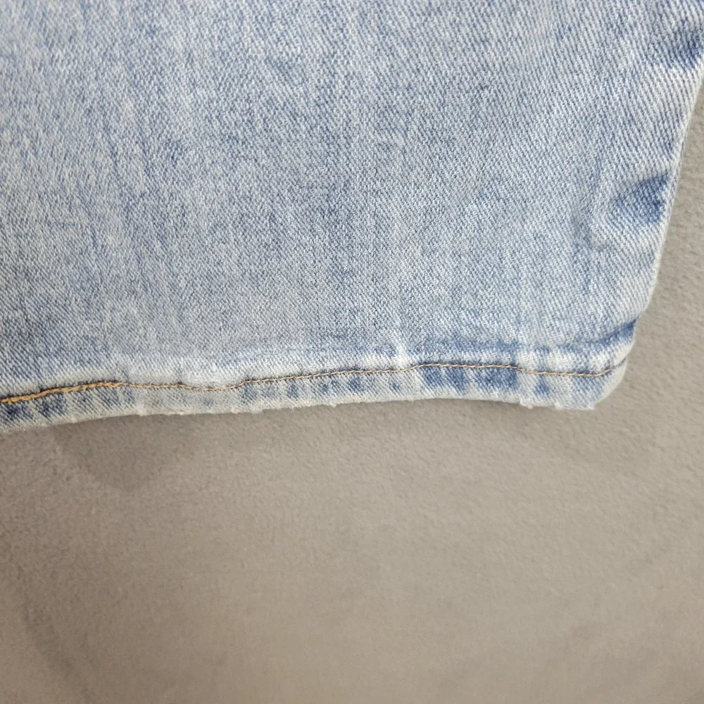 Wrangler Authentic Jeans Mens 32x32 Blue Denim Mid Rise Medium‎ Wash Distressed